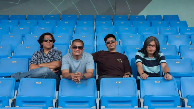 Float rilis lagu The Mirror Song